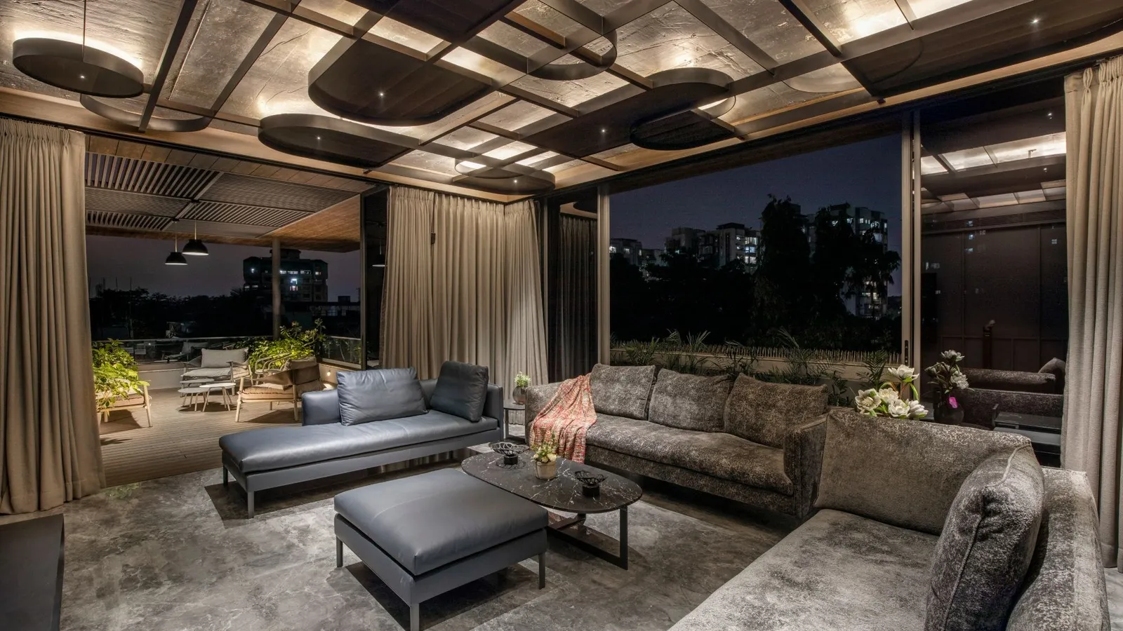 E3 Bungalows terrace at night
