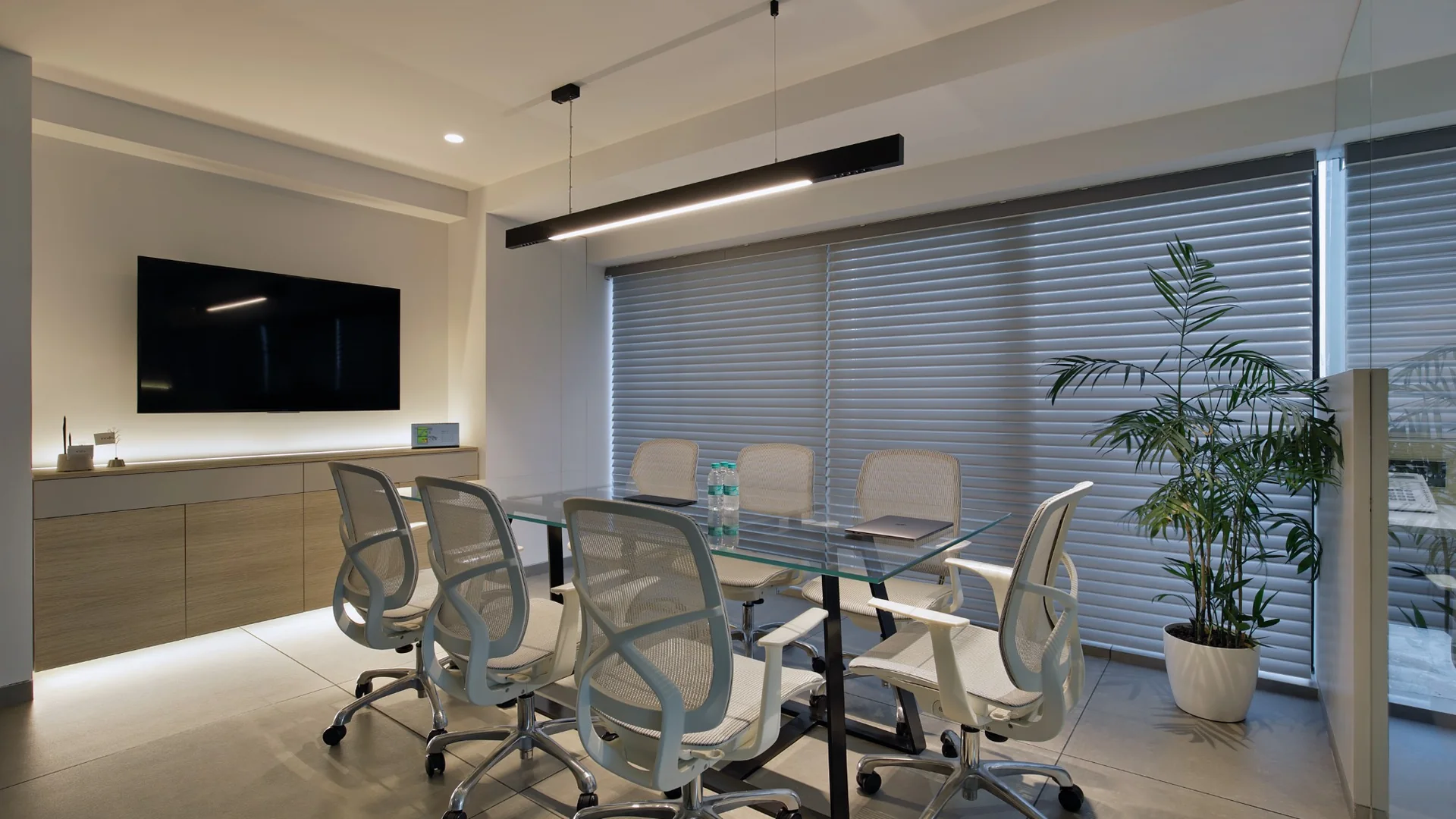 ICON, the meeting room with a glass table