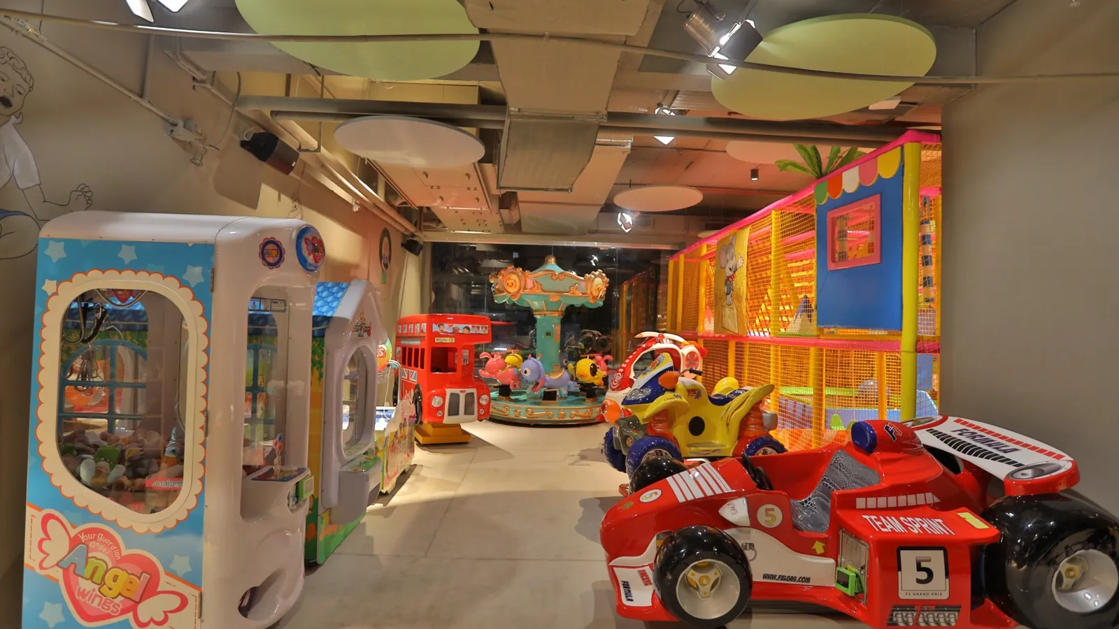 SHOTT kids’ zone with rides and soft play